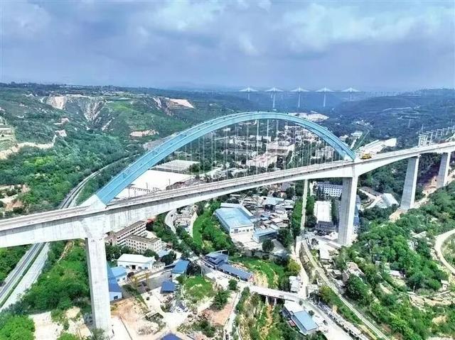 王成：革命圣地延安迎来高铁新时代