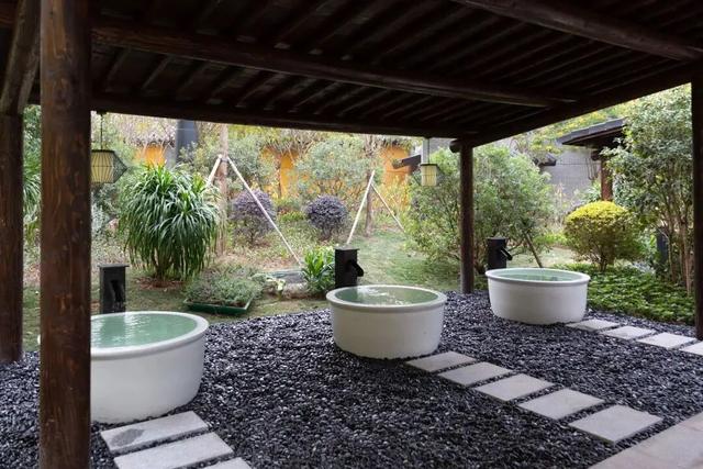 5分钟到达新兴南站！凭高铁票住房享9折优惠、泡汤泉低至¥48元/人！来禅域小镇玩转两天一夜！