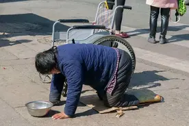 令人心寒社会底层的辛酸与无奈现象:你愿意花钱给父母治病吗？图片