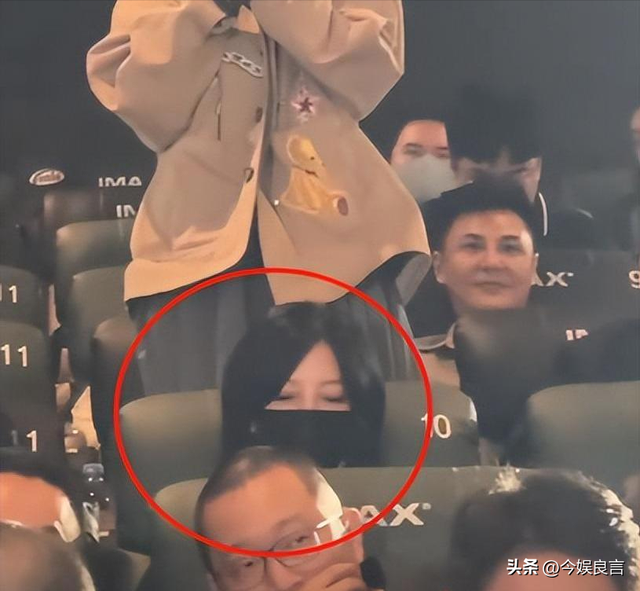 封杀四年，49岁赵薇突传消息，因胃癌去世传闻5个月前就真相大白