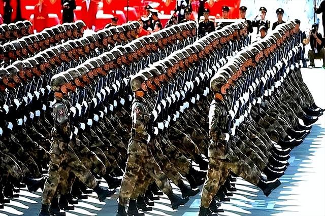 挂断中方电话后，特朗普变了，北京阅兵典礼，该不该给他留位置？