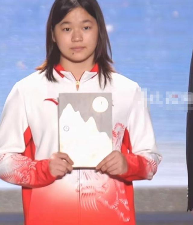 离过年不到1月	，全红婵高调传出大喜讯，让人担心的事还是发生了