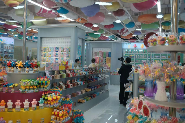 临沂要上央视啦！《与经济学家去旅行》节目近日来到了临沂取景拍摄