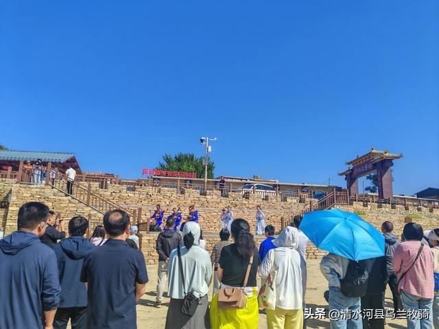 清水河县乌兰牧骑深入老牛湾黄河大峡谷旅游区开展“法制乌兰牧骑”演出宣传服务活动
