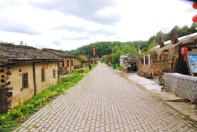 长白山有一座锦江木屋村，已有300多年，遗世独立又充满烟火气息