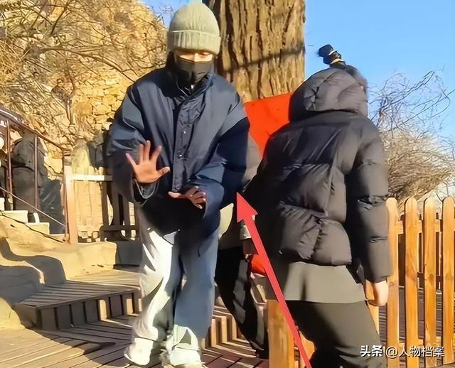 婚变传闻后，罗晋携任素汐与母亲去祈福，撕碎了唐嫣最后一丝体面