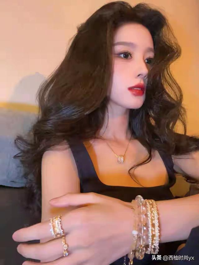 河北保定一校花好漂亮， 身高169cm，体重48kg 美的让人移不开眼