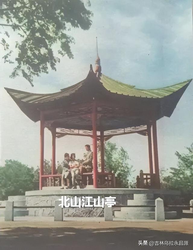 一组12枚明信片，记录了1960年时的吉林市城市风光