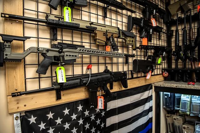 美国的伪善面具被撕碎！打着和平的幌子，背地里却把军火卖遍全球