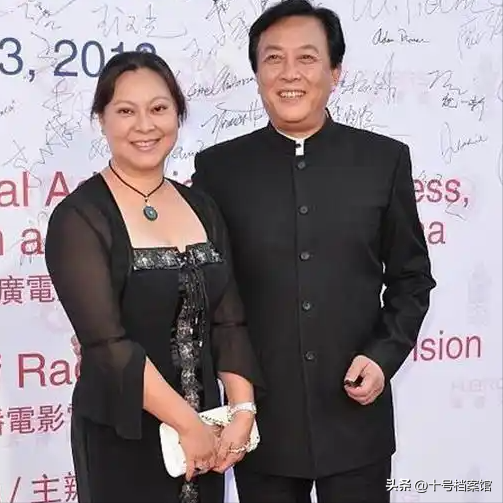 唐国强的“糟心事”，两个儿子都残疾，难怪73岁还得到处卖老脸