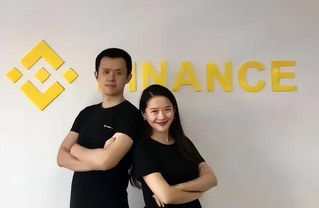 被美国罚款531亿，身家仍2300亿，前华人首富背后的女人是谁