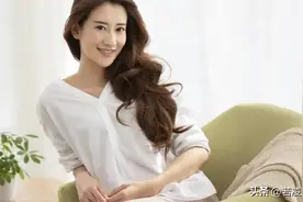 公公地里干活太热，儿媳妇让他进自己房间吹空调，公公却这样做图片