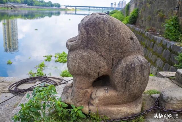 高安浮桥原来有上千年历史，比赣州古浮桥还老，只是命运太过多舛