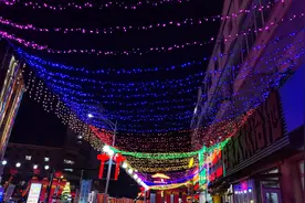 用心了！吉林市这条美食街与璀璨灯光完美“邂逅”图片