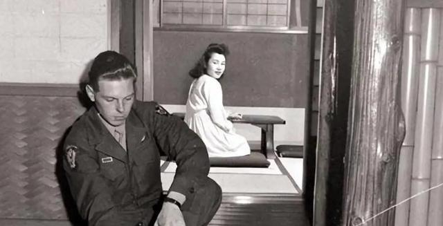 侵华战争中，日本女人到底有多坏？为激励男人参军用三个无耻方法