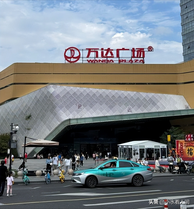71岁王健林近况曝光，从首富到负债6000亿，他早已打出漂亮翻身仗