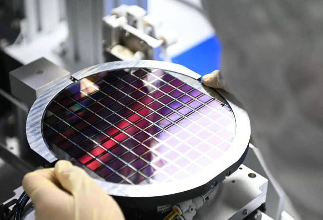 全部倒戈！美、韩芯片巨头集体行动	，外媒：限制即将反转