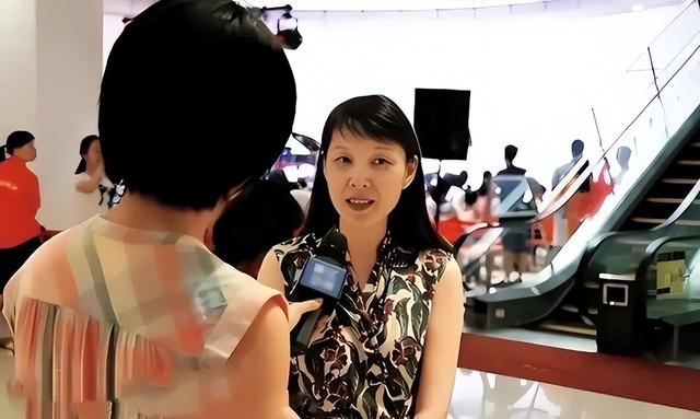 杜建英大学旧照被扒，知性美，难怪宗先生着迷