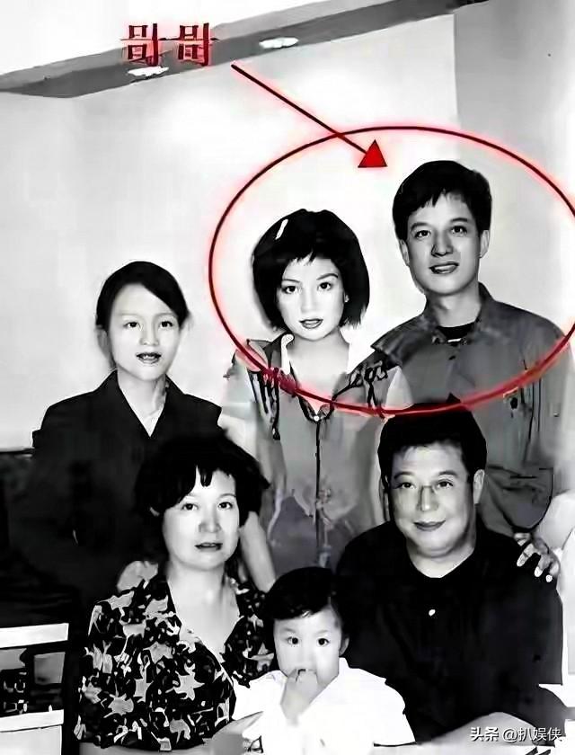 被封4年，赵薇做梦也没想到，如今56岁哥哥竟成了自己的“撑腰”