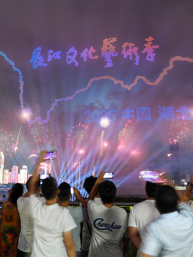 火上热搜！这就是武汉排面！