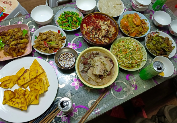 北京一家自驾游遇降雨，到一民宿躲雨，点6菜1酒，结账时泪流满面