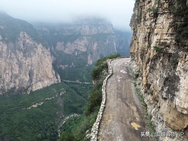 太行山平顺县的天路