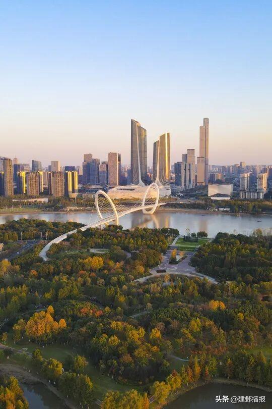 江 心 洲 秋 日 漫 游