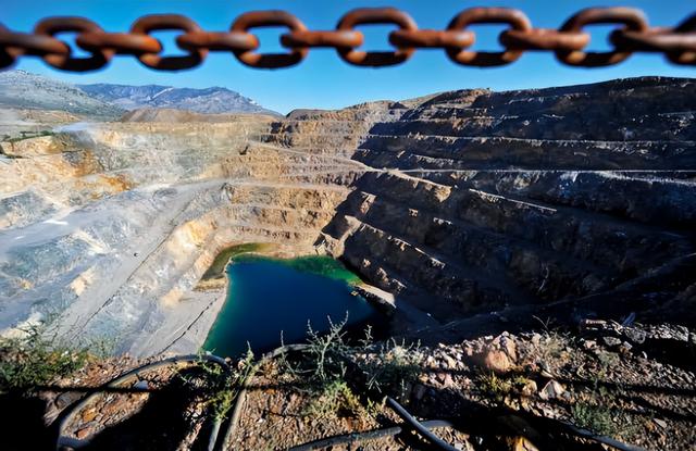 特朗普向全球发出通牒：180天内必须对中国动手，不帮忙就加税