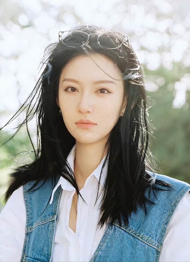 明明同一人，演完《朝雪录》演《一笑随歌》，她变丑差点认不出