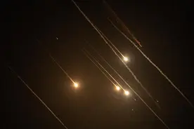 以色列损失惨重，美媒视频核实，至少 20 枚导弹击中存放 F-35 的机库图片