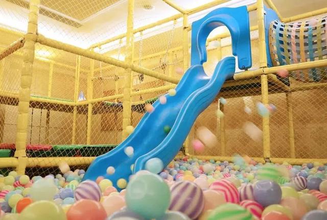 周末2大2小叹“森林秘境”度假地，吃住玩全了，汤泉萌宠…平靓正