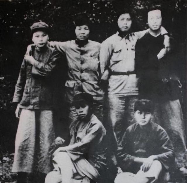 49年贺怡身亡并非意外？多年后才得知：她临死前曾看见有人举火把