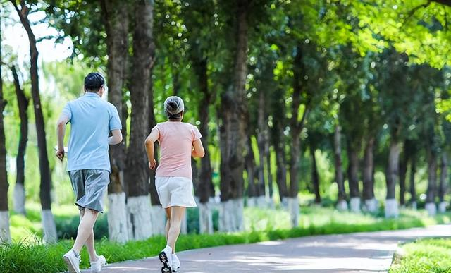 跑步可能影响寿命！再三提醒：过了55岁，跑步“四不要”得牢记