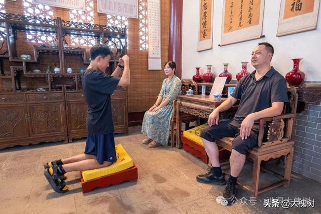 洪洞大槐树景区暑期“孝德敬茶”活动从游玩中体验孝德传家