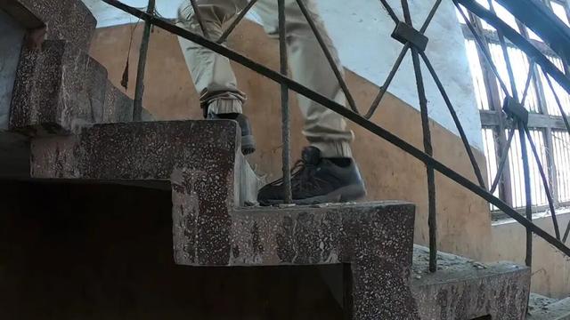 重庆巴南废弃了20多年的电影院，里面还遗留了大量上世纪的老物件