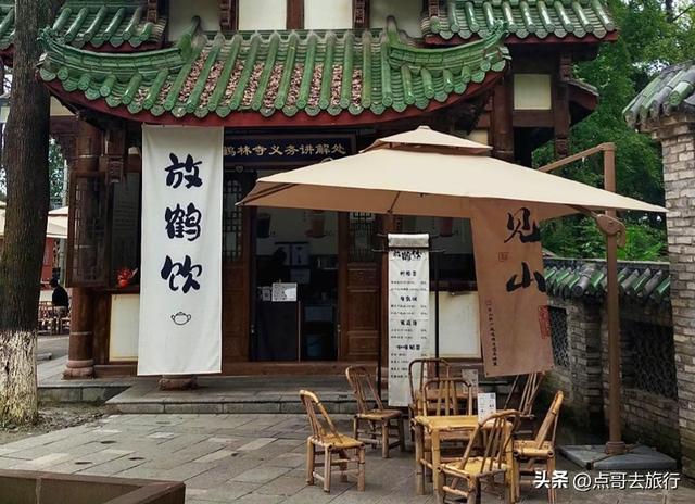 成都周边可乘凉的寺庙，占据绝对优势，25度左右的夏天，不要门票