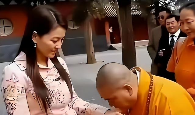 李湘不再隐忍！坦白和释永信的真实关系，亲吻照终于真相大白