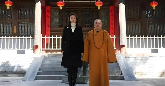 一石激起千层浪！释永信被查第4天，央视主持刘芳菲也受到牵连