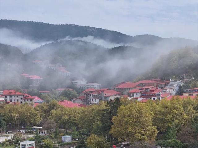 庐山云瀑撼世现
