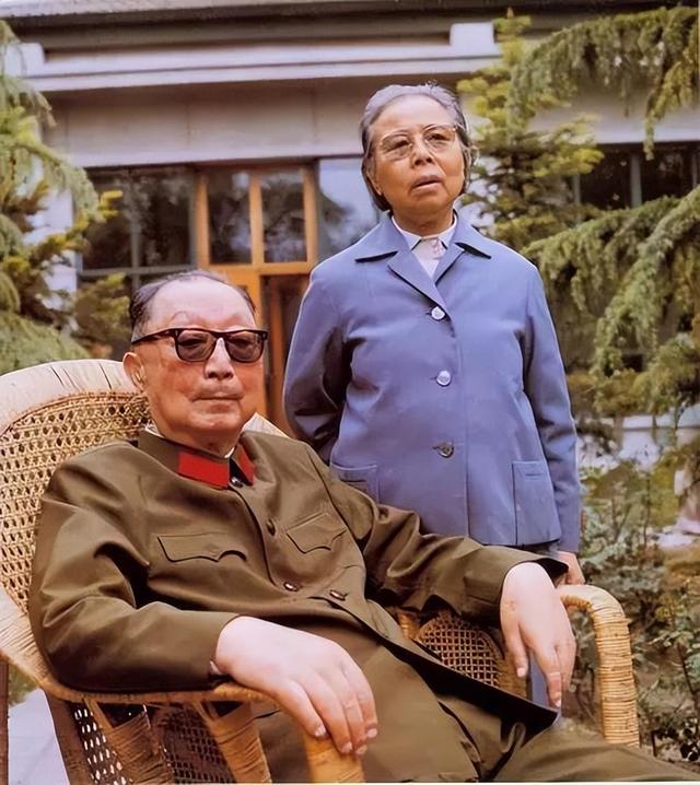 张瑞华：原中央组织部副部长，丈夫是元帅，女儿是中将，终年86岁