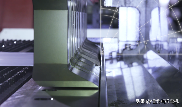 折弯机变身“节能高手”！一年省出一台车，传统制造转型真相揭秘