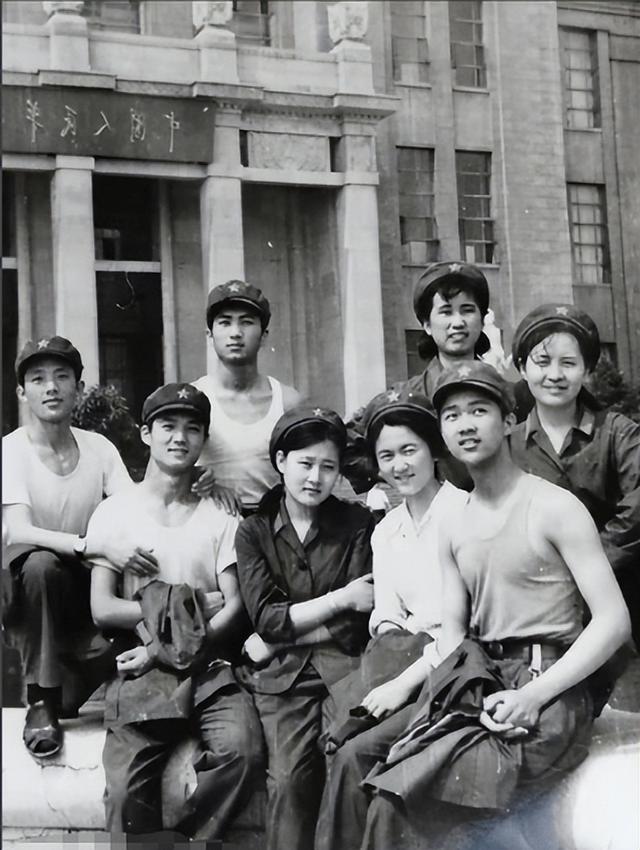 万万没想到，口无遮拦的张凯丽，因阅兵上的一句话，实现口碑逆转