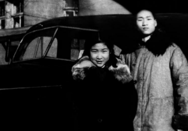 49年毛岸青到北京后，毛主席：现在的妈妈好吗？毛岸青如何回答？