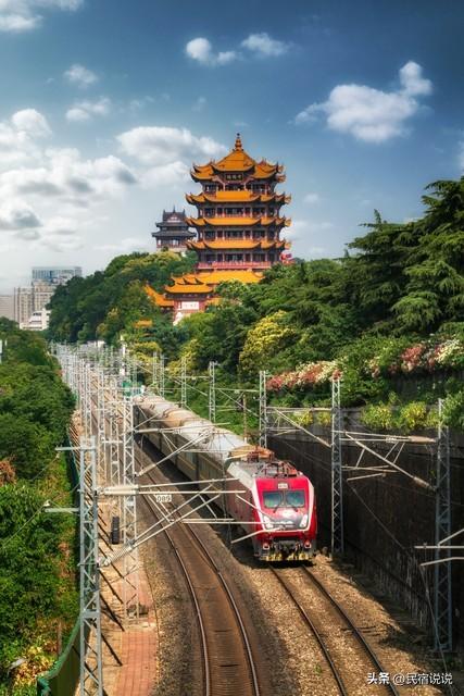 一天13500多人登上黄鹤楼，武汉热吗？