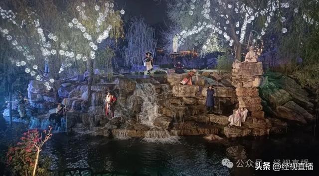 景区NPC雪中静立被赞“太敬业”!网友:我一分钟都扛不住,景区:有保暖措施,会安排换班