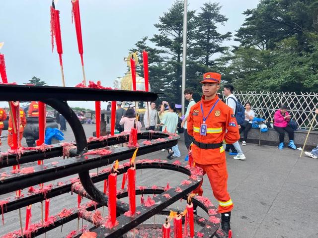 靠前驻防丨持续巡护不松懈 筑牢防火安全网