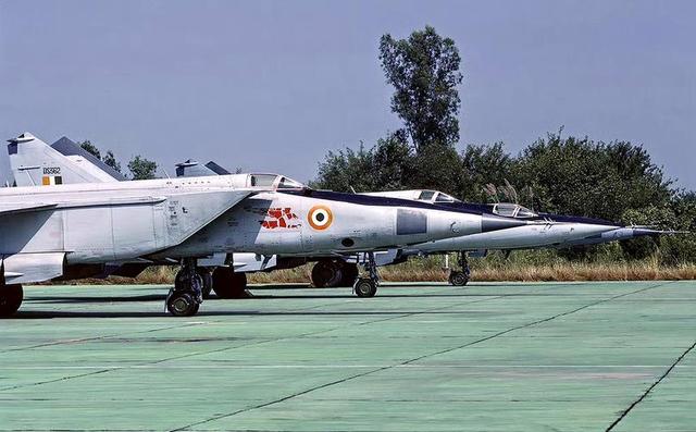 攻不了也守不住？中国空军在西藏上空，被印度空军足足欺负了40年