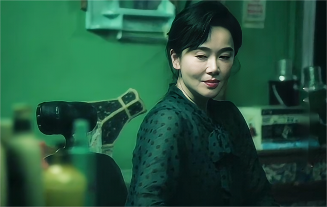 当“整容脸”混进央视缉毒剧，撞上天然脸演员，简直是丑态百出