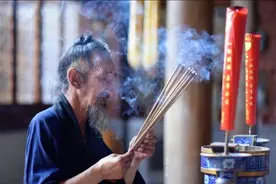 烧香为何一定是三根？每根分别代表什么？传统文化我们一定要知道图片