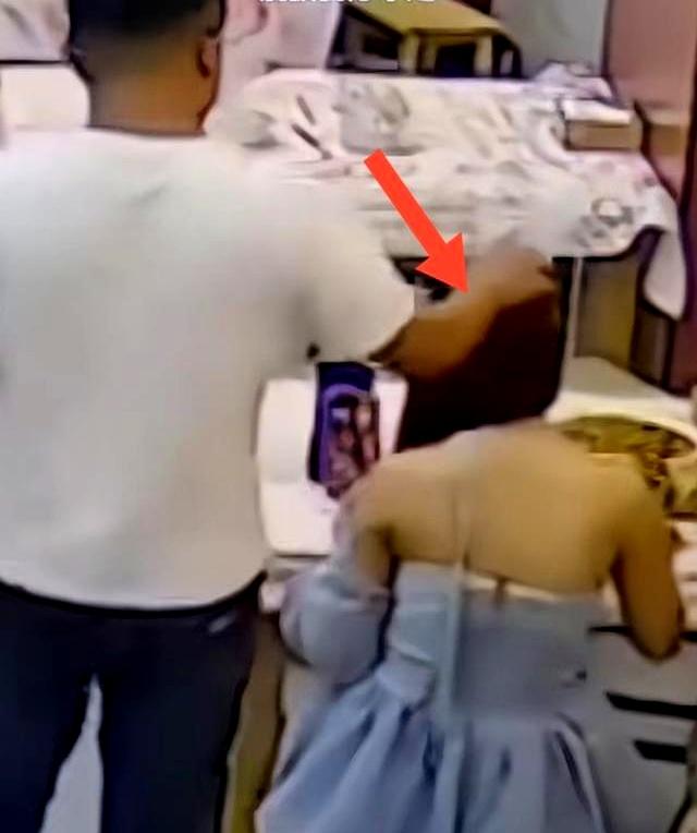 女子餐馆吃宵夜，被邻桌男子摸头辱骂后报警。网友：穿成这样怪谁